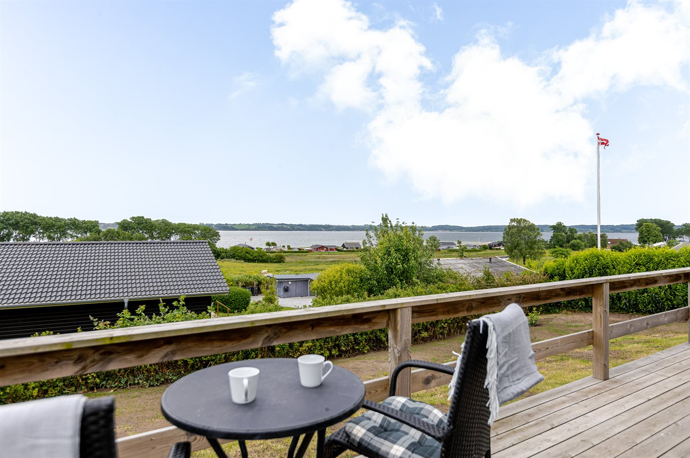 Strandnahes Ferienhaus mit Meerblick und großer Terrasse - Bild 3