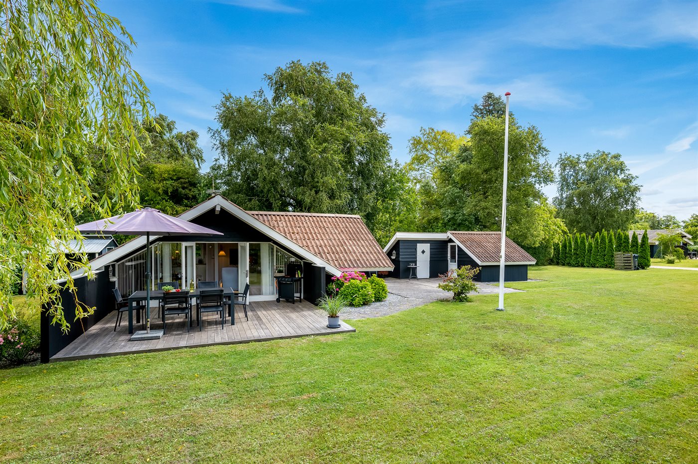 Strandnahes Ferienhaus mit Sauna, Kamin und großem Garten