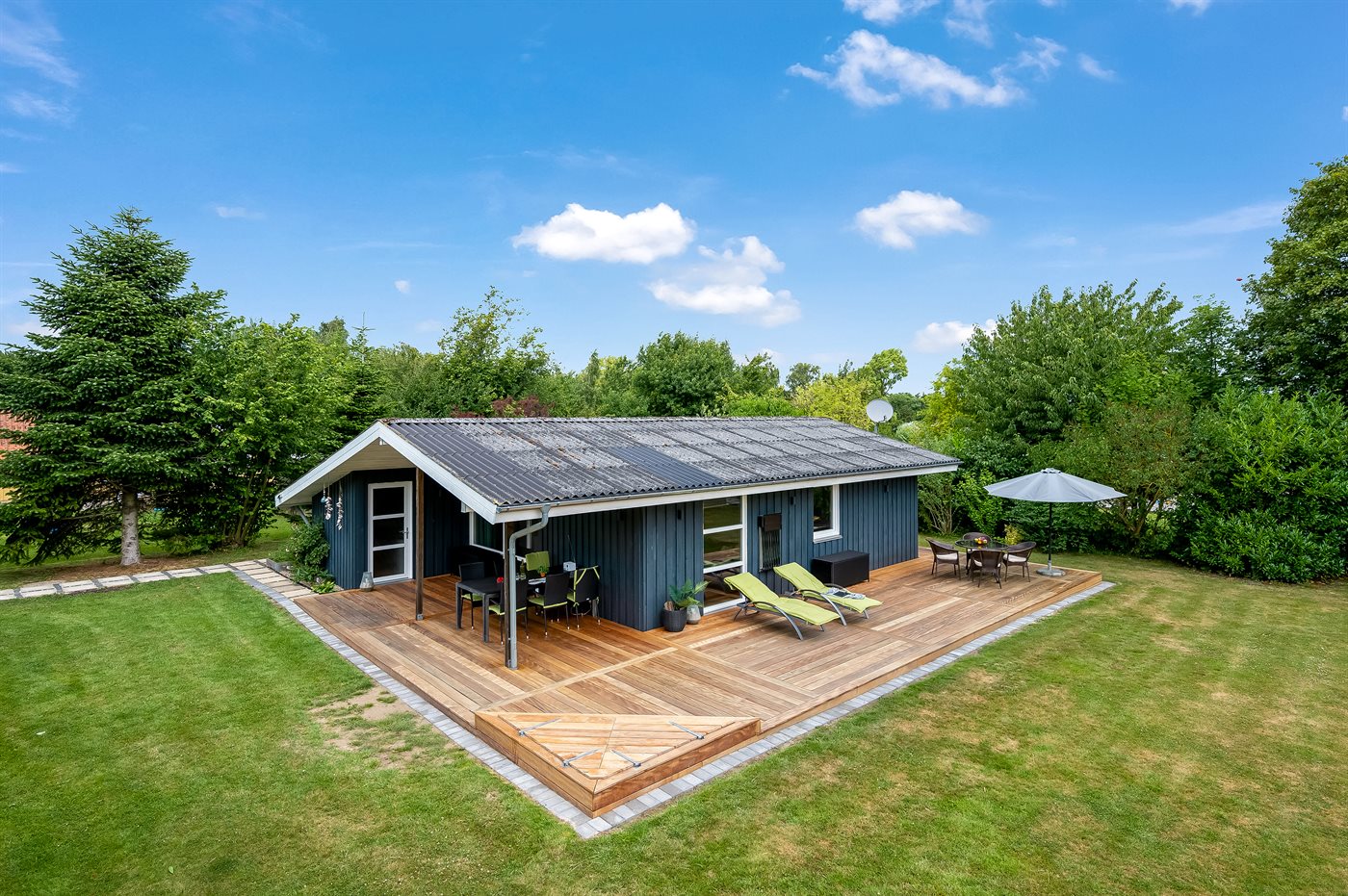 Strandnahes Ferienhaus mit Sauna, Kamin und großem Garten