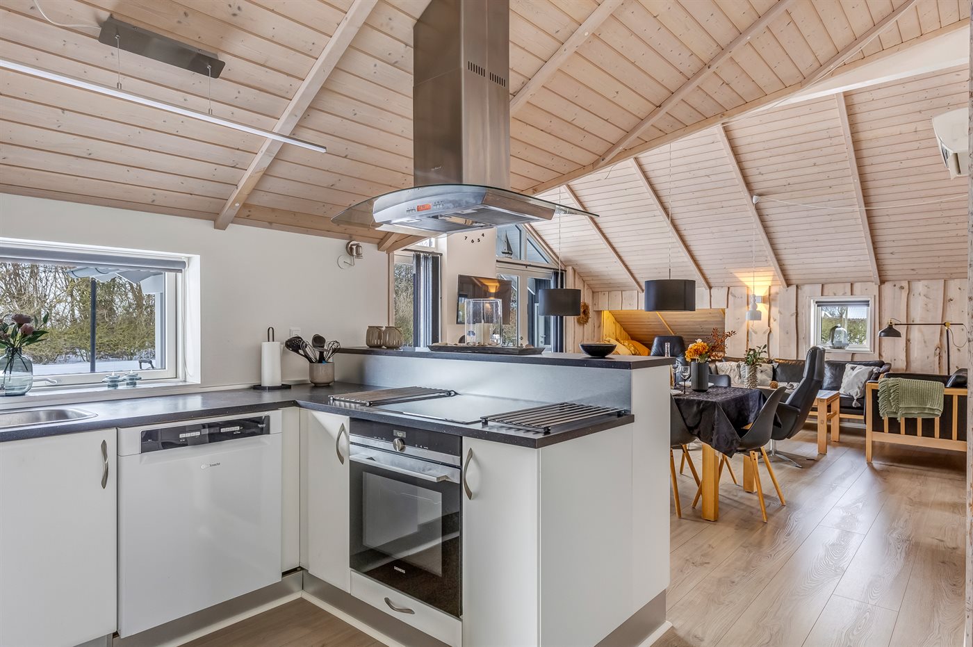 Strandnahes Ferienhaus mit Sauna, Kamin & Whirlpool in Skovmose - Bild 5