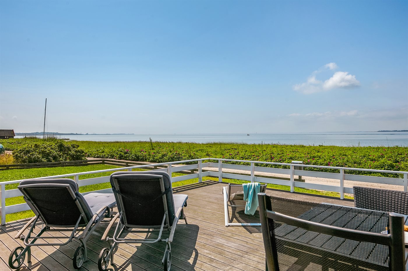 Dein Traumferienhaus am Strand mit Meerblick in Sandager Næs