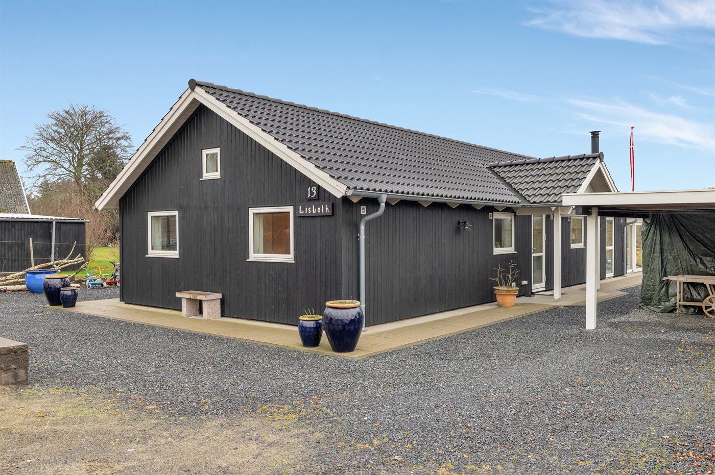 Großzügiges Familienhaus am Wasser mit Sauna und Meerblick