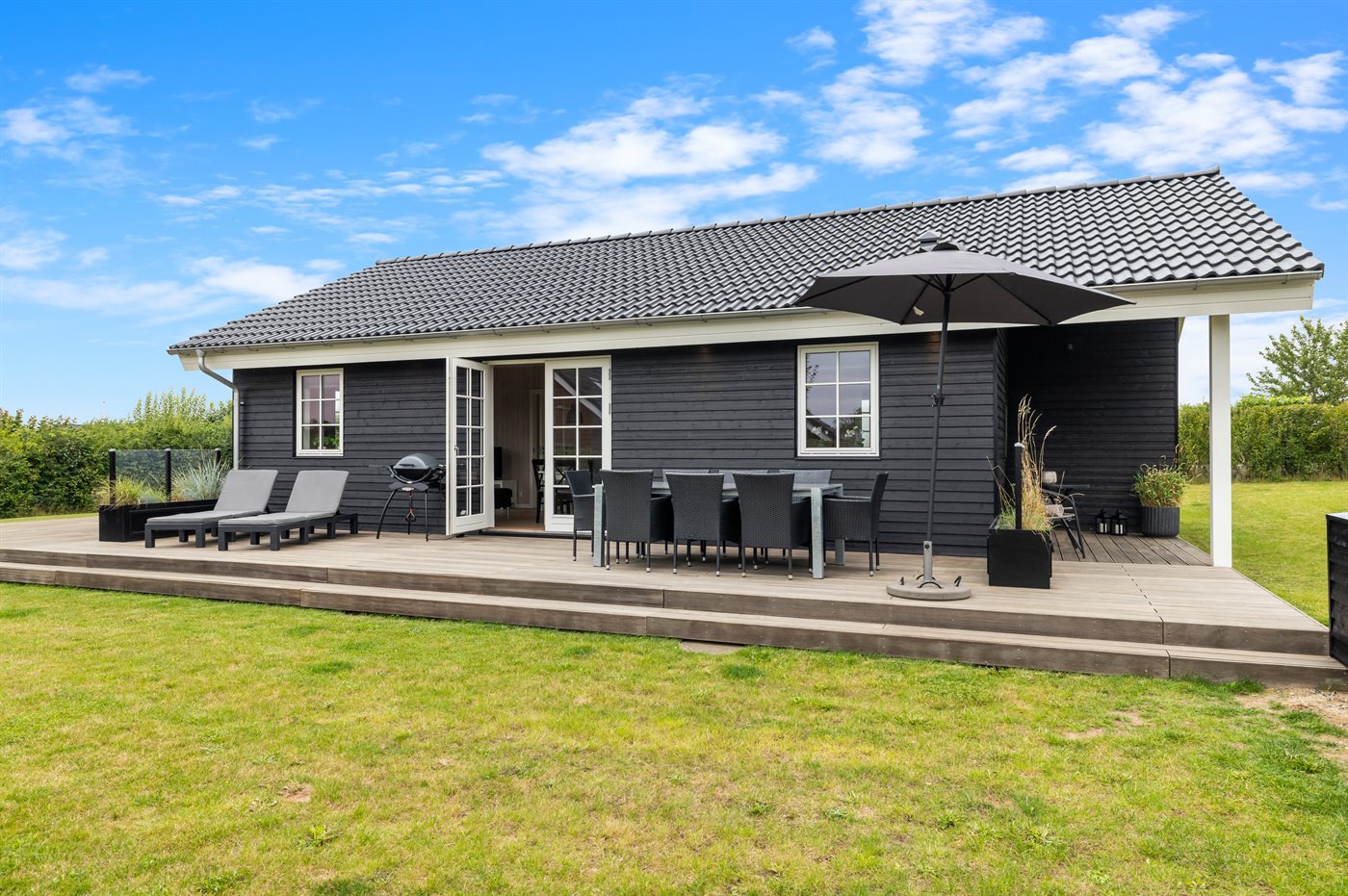 Modernes Ferienhaus mit Meerblick, Sauna &amp; Whirlpool – nah am Strand