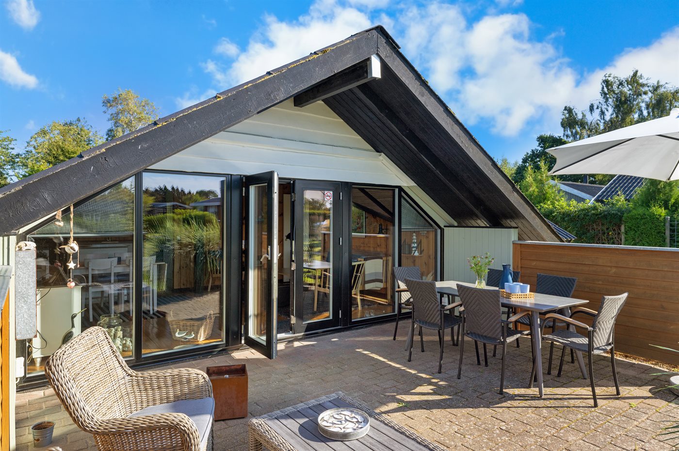 Strandnahes Ferienhaus mit Sauna und großem Garten in Hasmark