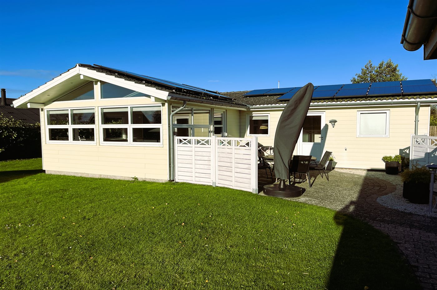 Modernes Ferienhaus mit Sauna, Hobbyraum & Strandnähe in Törresö