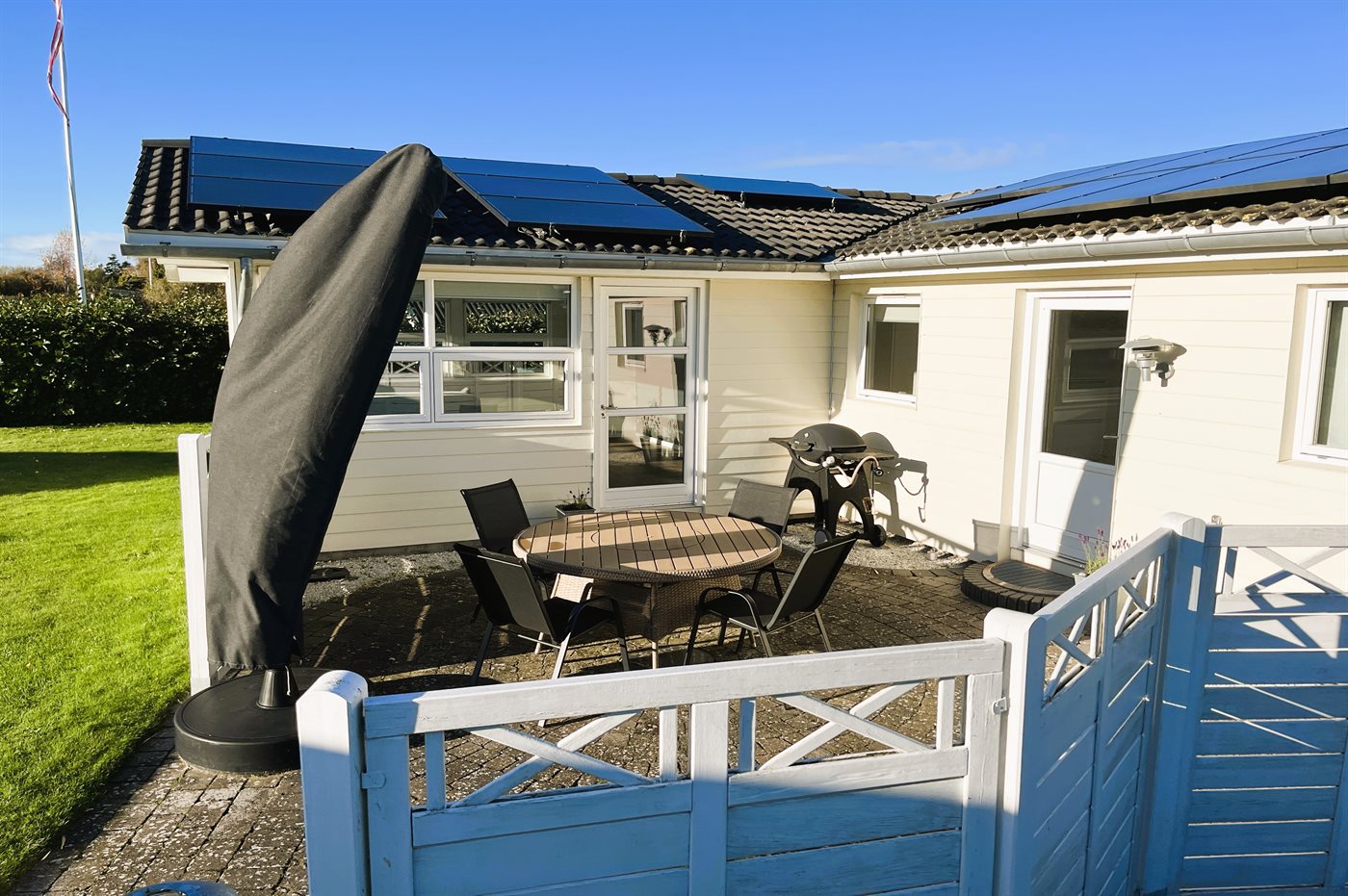 Modernes Ferienhaus mit Sauna, Hobbyraum & Strandnähe in Törresö - Bild 2