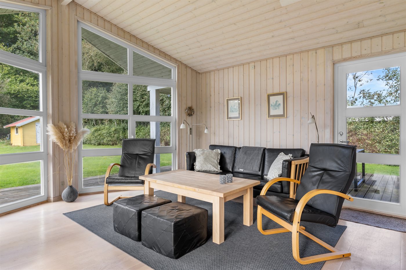 Strandnahes Ferienhaus mit Sauna, Kamin und großem Garten - Bild 5