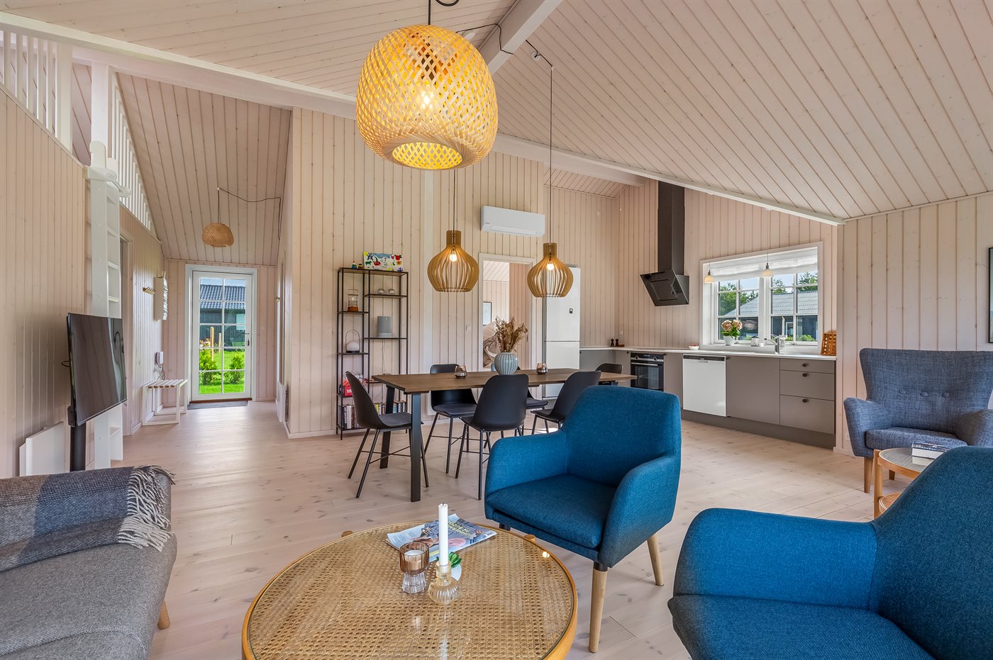 Modernes Ferienhaus mit Sauna, Kamin & großer Terrasse in Marielyst - Bild 2