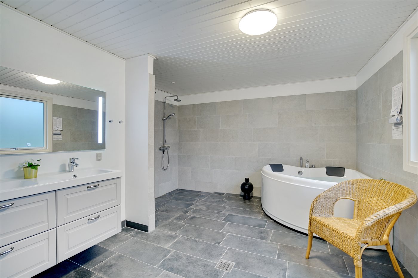 Luxuriöses Ferienhaus mit Whirlpool nur 650 m vom Strand! - Bild 2