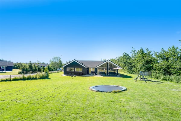 Sommerhus med pool i Marielyst (Blommestien)