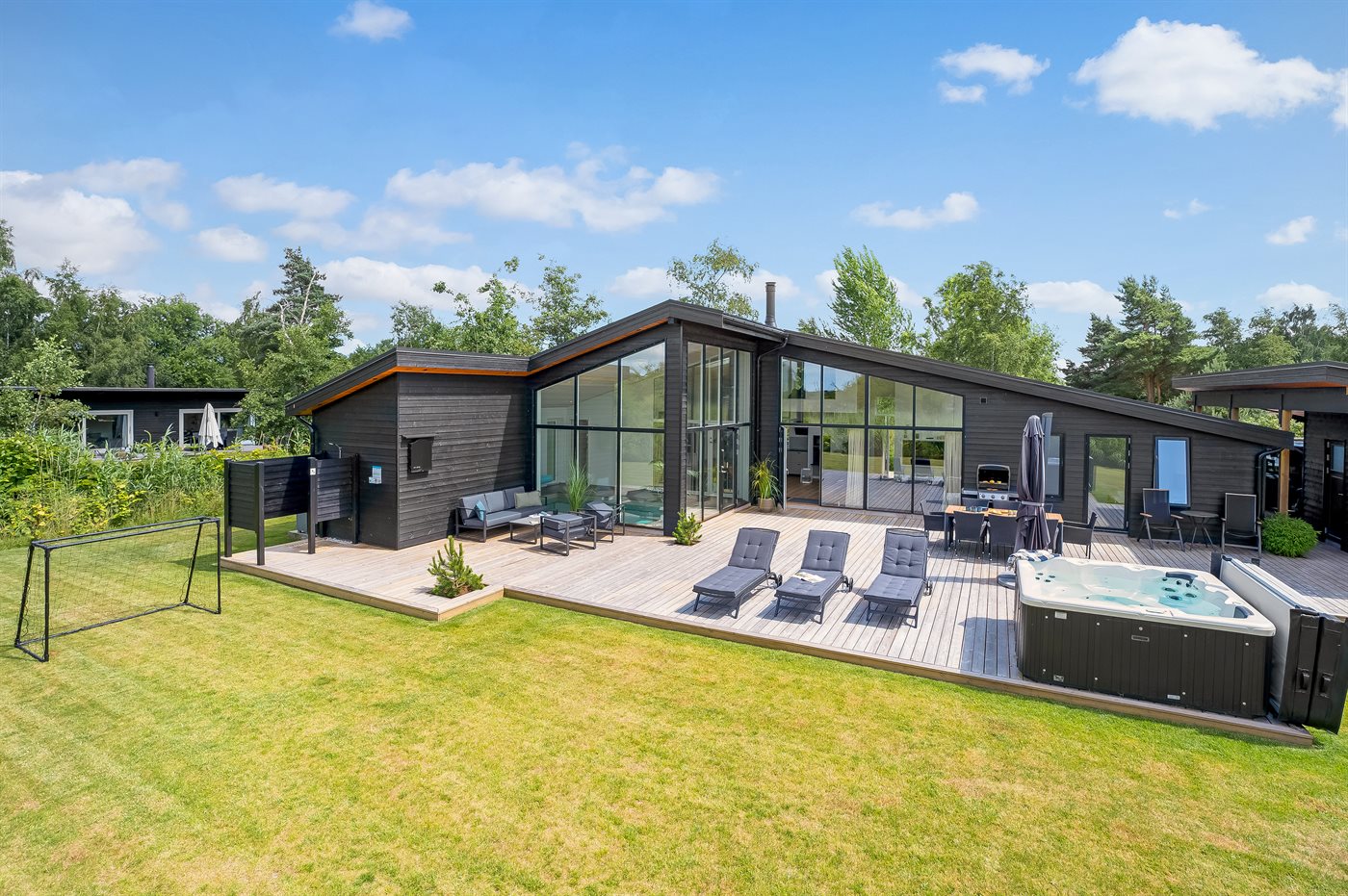 Marielyst: Luxushaus mit Pool, Sauna, Whirlpool &amp; Strandnähe