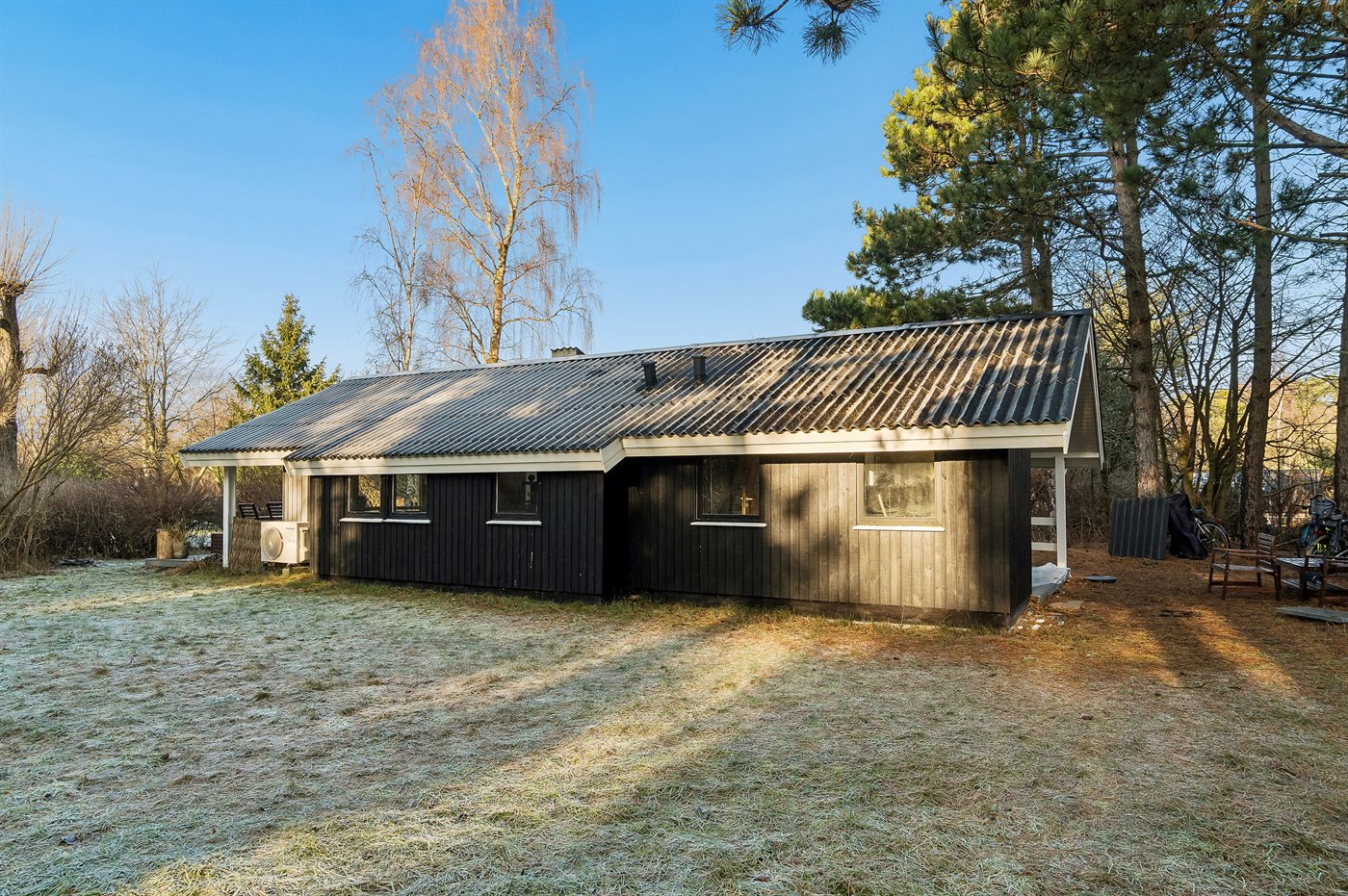 Strandnahes Ferienhaus mit Sauna, Kamin und großem Garten