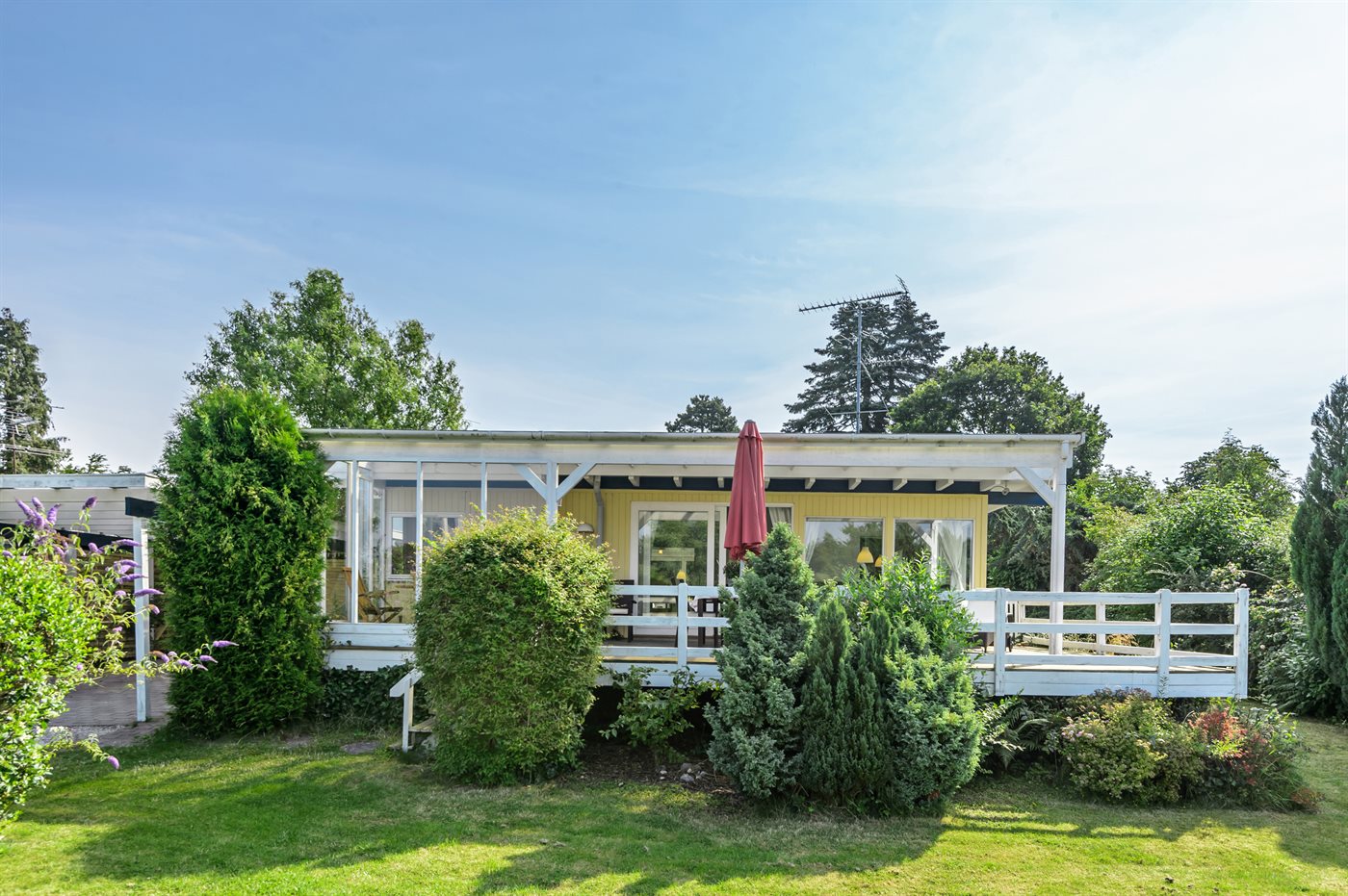 Modernes Ferienhaus mit Sauna, Whirlpool & großem Garten in Hornbæk