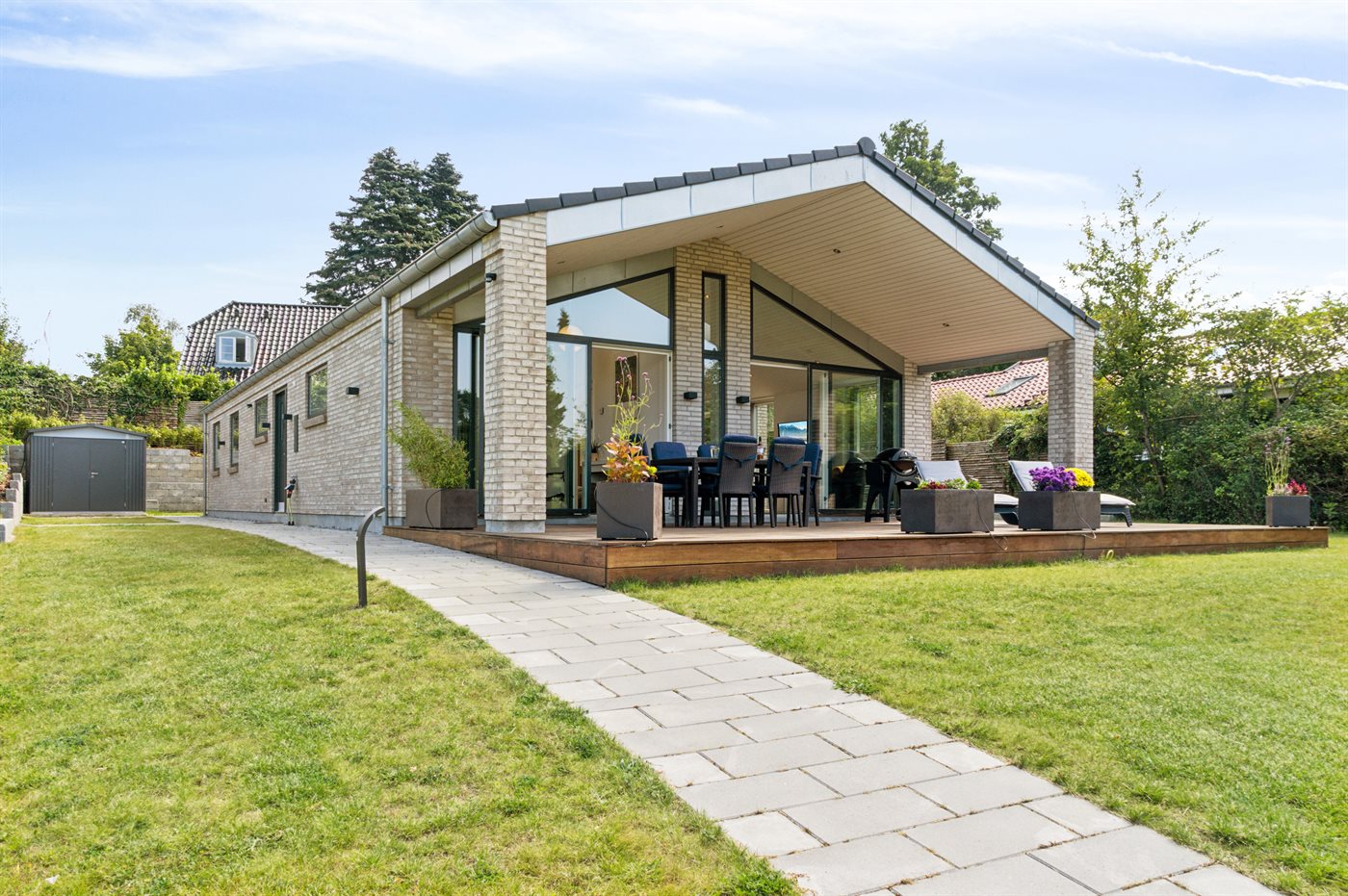 Modernes Ferienhaus mit Sauna, Whirlpool &amp; großem Garten in Hornbæk