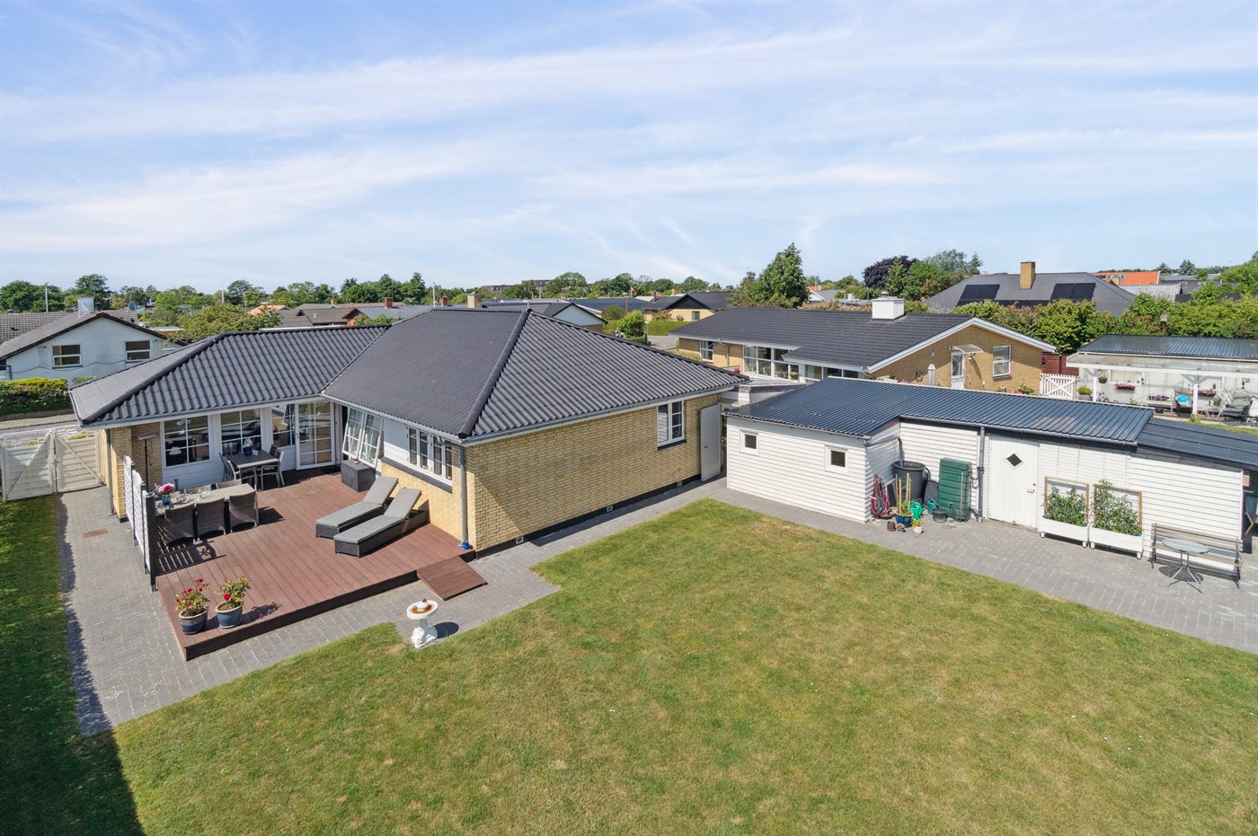 Modernes Wohlfühlhaus mit Sauna und Terrasse nahe Rønne-Strand