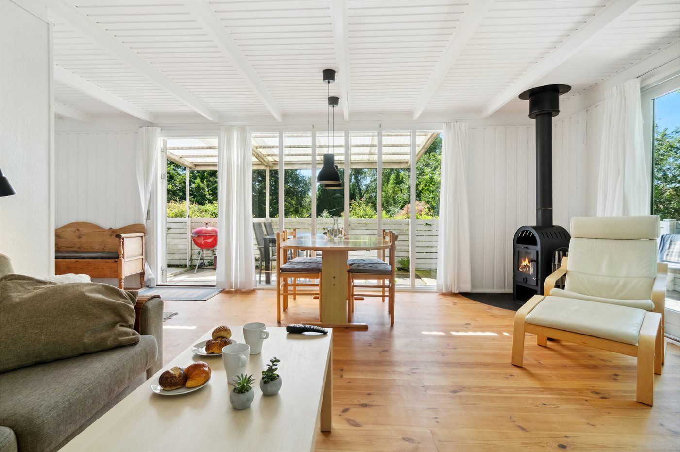 Frisch renoviertes Ferienhaus mit Sauna & Meerblick in Arnager