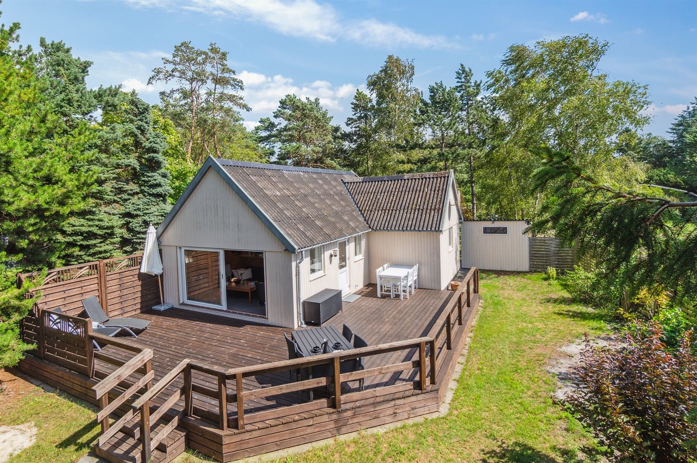 Gemütliches Holzhaus mit Sauna und Meerblick nahe Strand