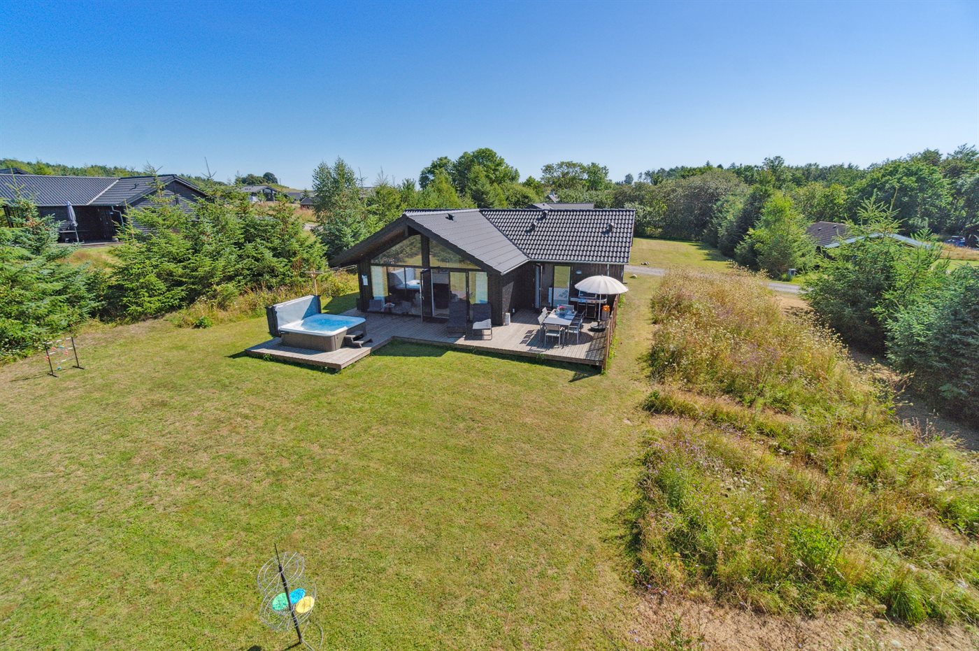 Entspanne im Traumferienhaus mit Whirlpool in Sømarken!