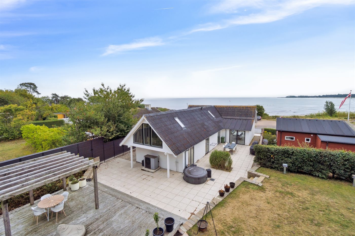 Strandhaus mit Meerblick, Sauna und großer Terrasse in Balka