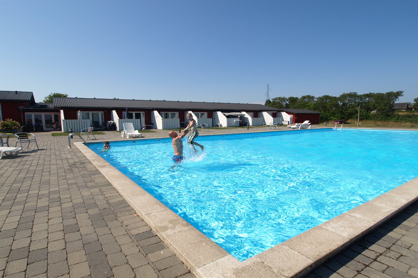 Hyggelige Auszeit mit Pool & Sauna am Rande von Aakirkeby