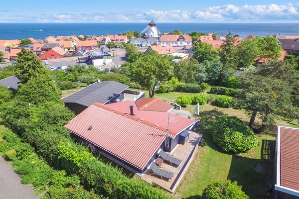 Gudhjem (Gudhjemvej) sommerhus med havudsigt