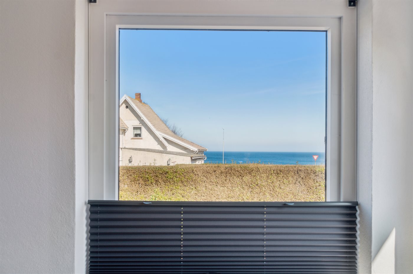 Urlaubsglück mit Meerblick: Dein Traumhaus in Sandkås - Bild 2