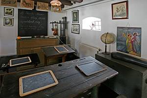 Skolsal på Ballerup Museum Skolsal med griffeltavlor