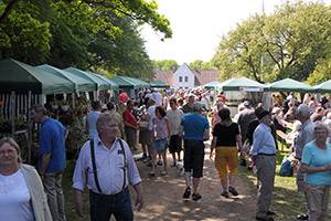 Masse gjester til blomsterfestival Bangsbo Botaniske Have blomsterfestival