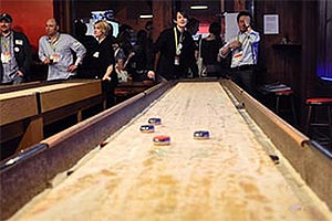 Spil for enhver smag Shuffleboards i bowlingcentret City Bowling i Odense