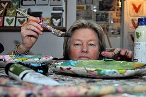 Een kunstwerk in wording De kunstenares Hanne Koch
