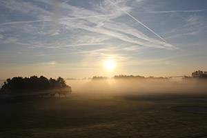 Golfbaan in de vroege ochtend Zonsopgang bij de Hjørring Golfclub