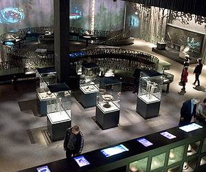 Besuchen Sie die spannenden und lebendigen Ausstellungen im Moesgaard Museum Erkunden Sie die lebendigen Ausstellungen im Moesgaard Museum