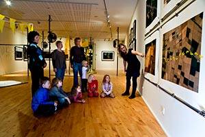 Museet är också en fin upplevelse för barn Barn undervisas i konst
