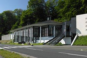 Museet ligger flott ut mot vattnet i Lemvig Museumsbyggnad