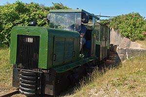 Probieren Sie eine Fahrt im alten Munitionszug Munitionszug vom Bunkermuseum Hanstholm