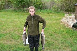 Machen Sie einen guten Fang Kind mit Fisch