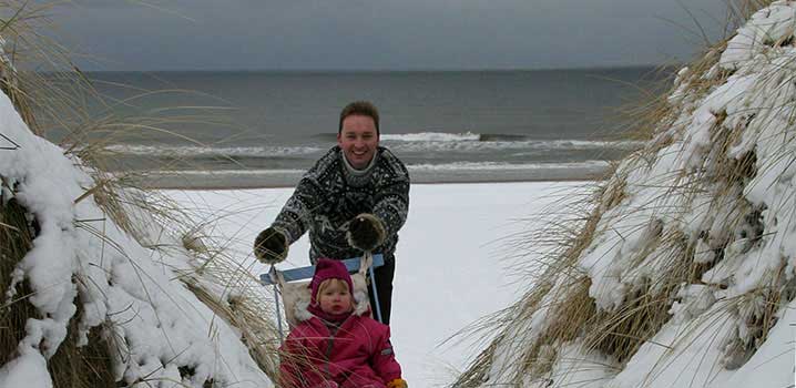 Slædetur med hund ved havet